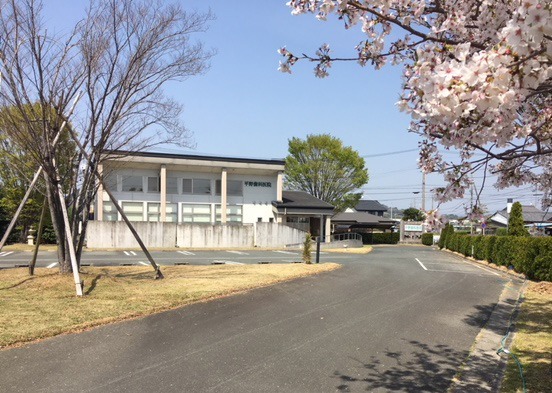 平野歯科医院（医療事務/受付の求人）の写真1枚目：春　敷地内の桜もきれいに咲きます。