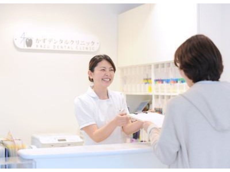 かずデンタルクリニック(歯科助手の求人)の写真3枚目:医院の顔、受付です。