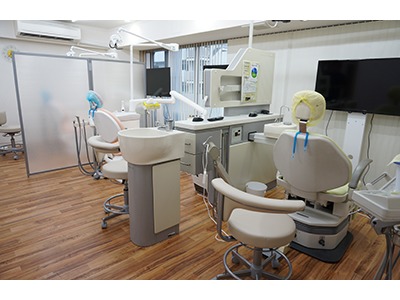 夏見台ひまわり歯科の写真2枚目:患者様の不安や恐怖感を少しでも和らげられるように器具等が直接目に触れにくいように工夫しています