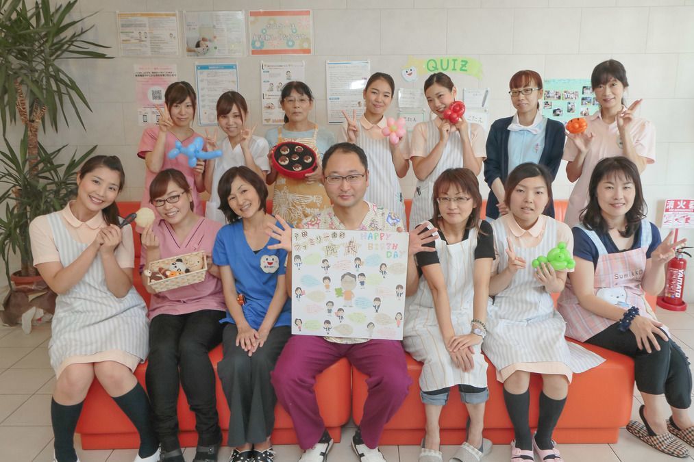 戸田ファミリー歯科（歯科衛生士の求人）の写真5枚目：多くの職種が連携して仕事を進めていくのが、医院の特徴です。