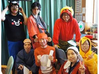 ふくよかケアプラザ 大名(介護職/ヘルパーの求人)の写真4枚目:明るく個性的なスタッフたちが日々楽しくケアに取り組んでいます