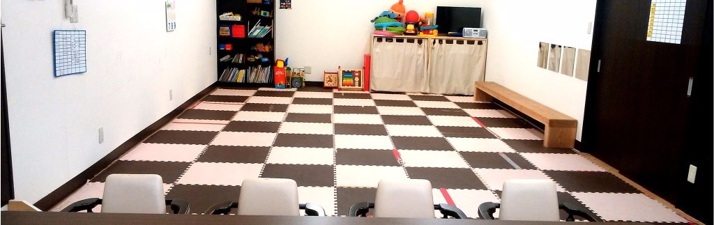 おもちゃ箱ふなばし(作業療法士の求人)の写真:子どもの身支度など、手をかけすぎず見守る教育をしております