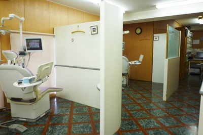 神谷歯科医院の写真3枚目：リラックスして治療に臨んでいただけるよう、半個室の診療室です