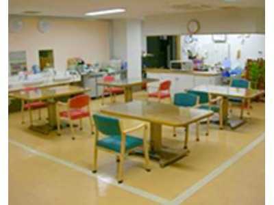 認知症対応型通所介護 千歳園の写真2枚目：アットホームな雰囲気のホールです