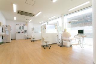 なぎさ歯科クリニックの写真4枚目:明るく広々とした院内