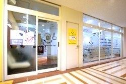 医療法人社団CDCマークスデンタルクリニック(歯科衛生士の求人)の写真:病院のエントランスです!町屋駅直結でマークスタワー内2階店舗です。