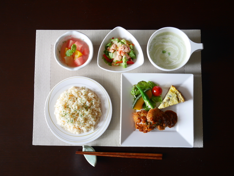 メープルヴィラそよ風（調理師/調理スタッフの求人）の写真2枚目：施設ではお客様に喜んでいただけるお食事作りを目指しています！