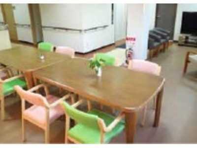 サービス付高齢者向け賃貸住宅　あんずの郷の写真2枚目：小規模ならではのアットホームで細やかなケアを行っています