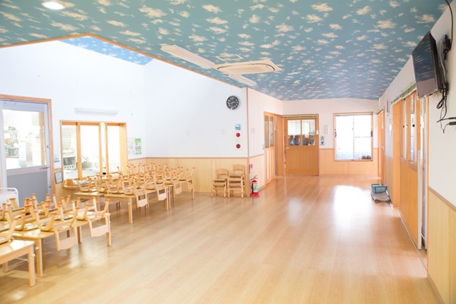 スターファーム保育園の写真5枚目:解放感のある高い天井です