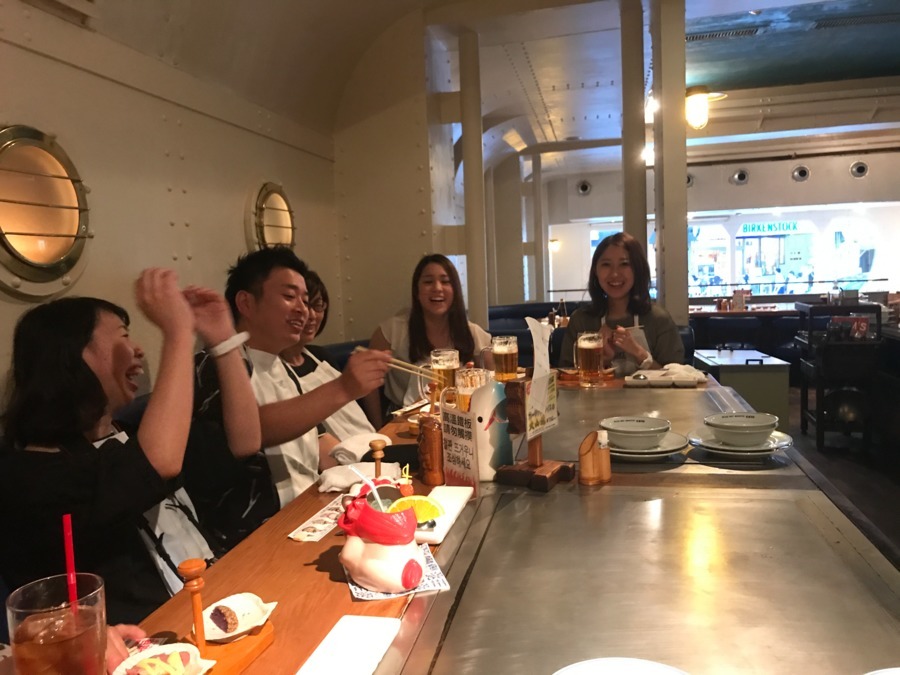 くまの歯科（歯科助手の求人）の写真5枚目：沖縄への職員旅行です。みんなの交流を深めあいます。