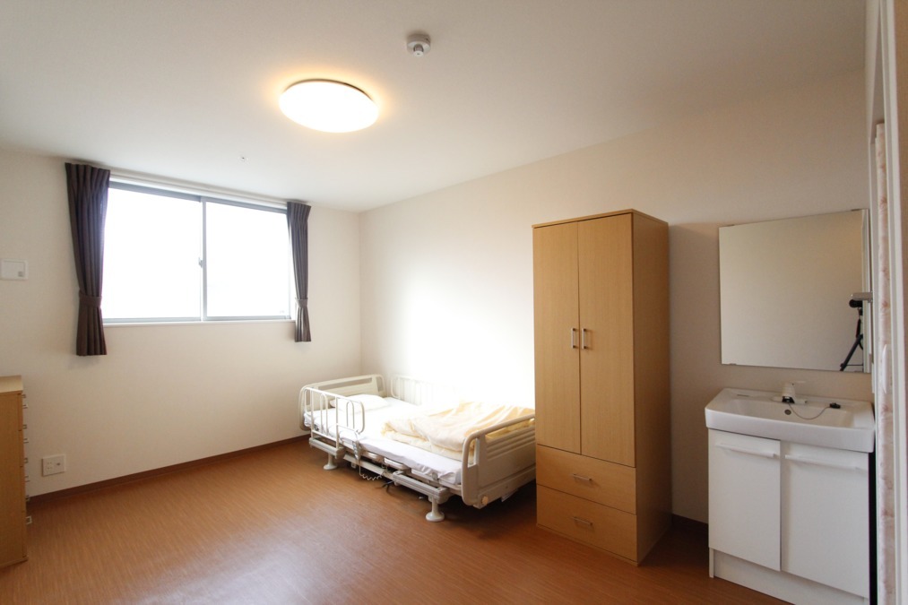 住宅型有料老人ホーム　エブリ赤坂（介護職/ヘルパーの求人）の写真6枚目：一人部屋