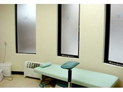 医療法人高仁会 小山医院の写真4枚目:採血や点滴を行う処置室です