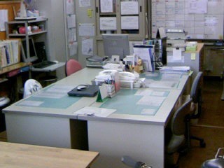 株式会社三鷹ナース・ヘルパーセンター 　調布訪問介護事業所（介護職/ヘルパーの求人）の写真2枚目：事務室はこんなかんじです。