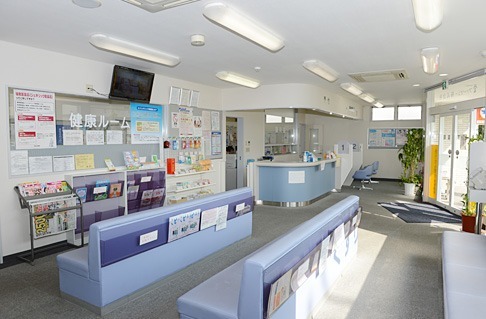 とみす薬局（薬剤師の求人）の写真2枚目：とみす薬局の内観です
