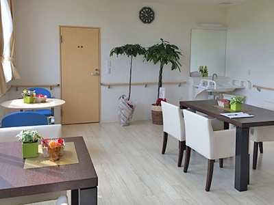 エルスリー高松南【夜勤専従】の写真2枚目:明るく目に優しい空間づくりを行っています