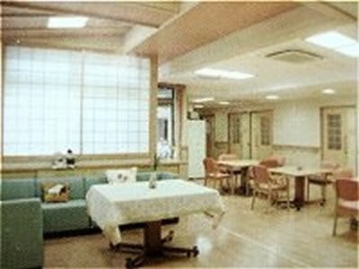 ユニット型特別養護老人ホーム 太陽の國ほどがや(介護職/ヘルパーの求人)の写真:リビングルームです。日中多くの時間を過ごしていただくため、機能が充実しています。