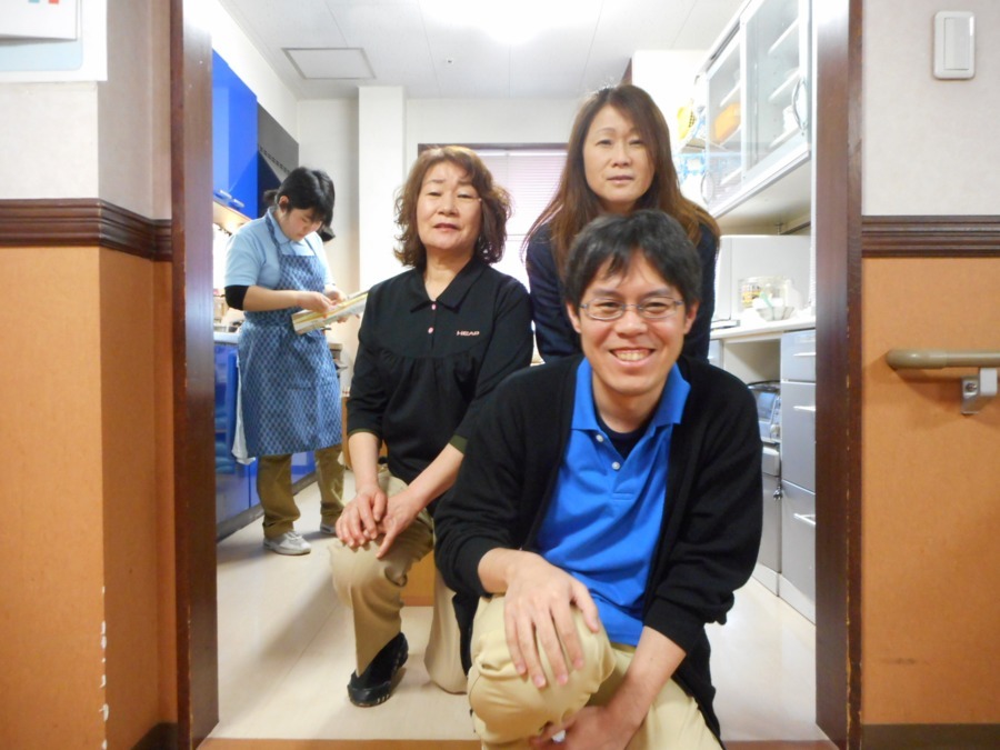 グループホーム美乃里（看護師/准看護師の求人）の写真7枚目：職員です。真ん中がリーダーの職員です。