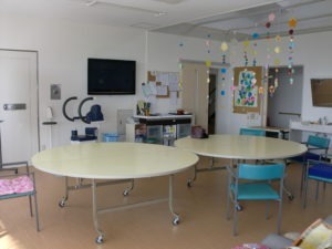 まるにデイサービスの写真2枚目：食堂と機能訓練施設を兼ねたお部屋です。