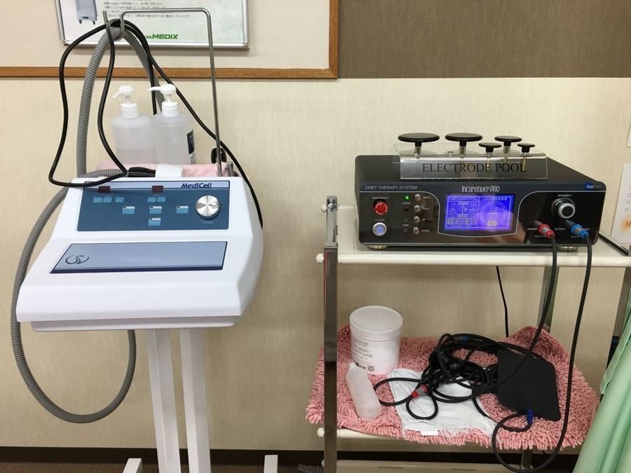 整骨院無双 伊集院の写真6枚目：筋膜治療に欠かせないメディセル。
深部加温と代謝UPにはラジオ波！