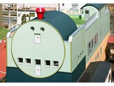 住吉第二保育園の写真1枚目：汽車の形をした、カワイイ園舎です♪