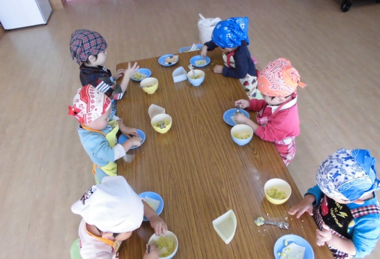 マミー保育園二俣川の写真2枚目：食育も行っています
