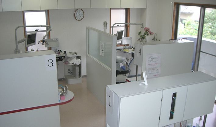 西岡歯科医院の写真3枚目：パーティションが設けられているので、落ち着いて診療に臨んでいただけます