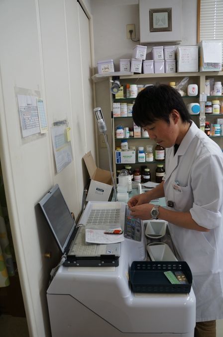 幸観堂薬局 味野店（薬剤師の求人）の写真19枚目：自動分包機