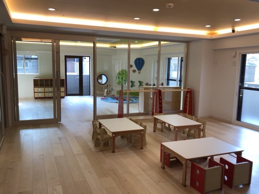 都島ゆずのき保育園(保育士の求人)の写真:床暖房完備の幼児フロアです。
