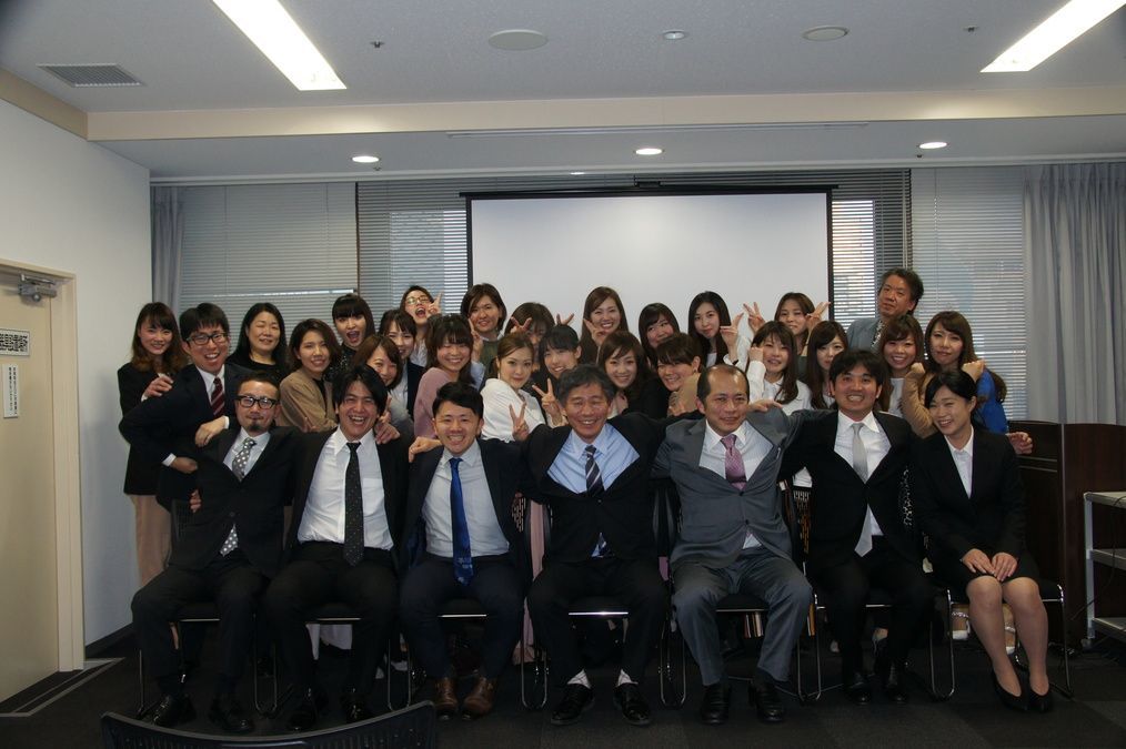 かい歯科（歯科衛生士の求人）の写真10枚目：毎年4月にはグループ3院のメンバーが集まり、社員総会を行っています。