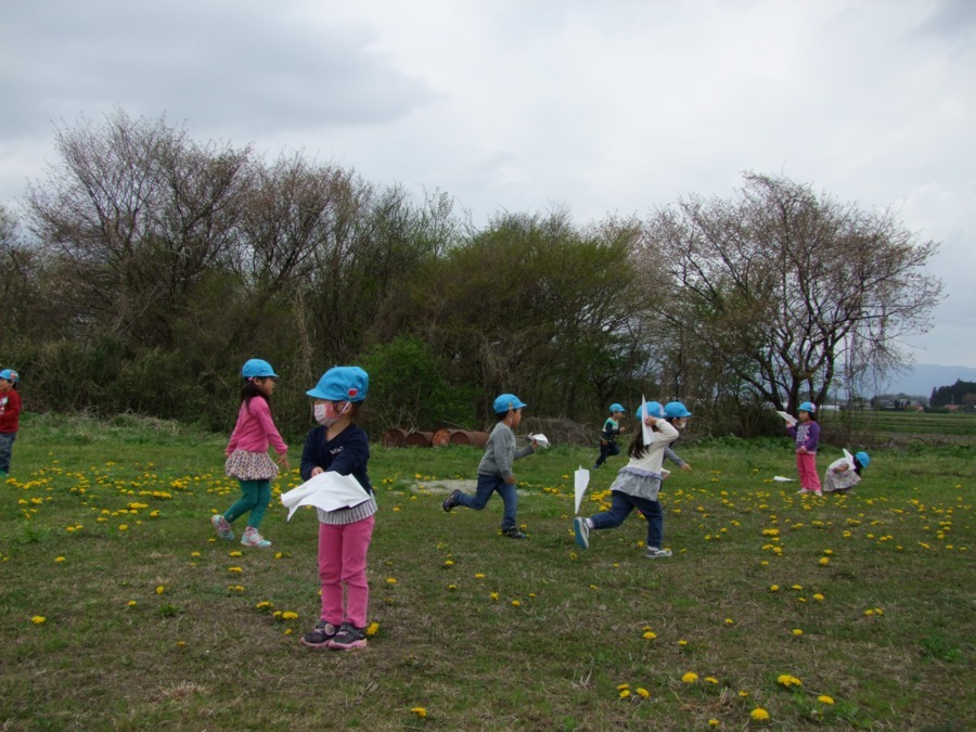 保育園チャイルドの写真4枚目：園舎裏には1800坪の広大な広場があります！