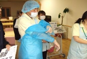 ショートステイたんぽぽの写真4枚目：感染研修の一場面です