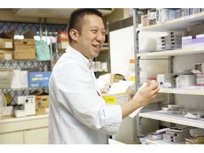 横浜病院(薬剤師の求人)の写真:常勤3名、非常勤3名、助手1名で業務を行っています。子育て中のママ薬剤師も活躍中です!