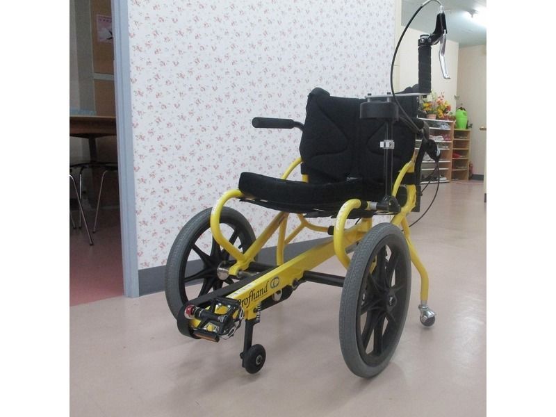 アイアイ デイサービス(介護職/ヘルパーの求人)の写真4枚目:リハで使用する足漕ぎ車いす