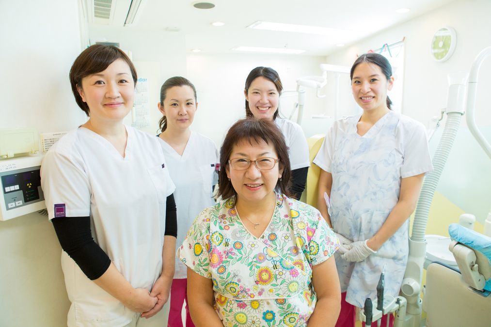歯科滝沢医院(歯科衛生士の求人)の写真2枚目:いつも笑顔の仲良しスタッフです