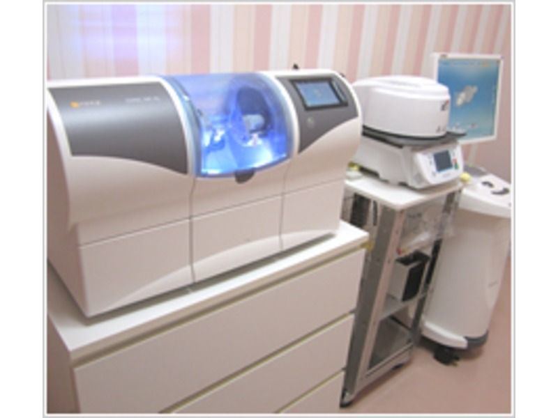 幸町歯科口腔外科医院（歯科技工士の求人）の写真4枚目：セレックでセラミックインレー・クラウン・ブリッジの作製を習得できます。