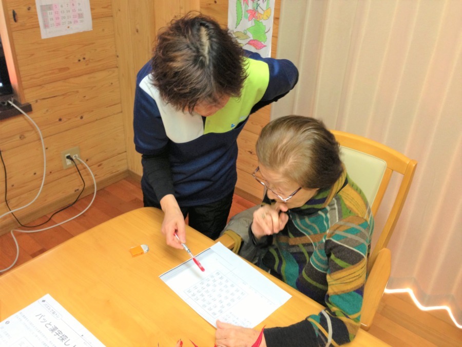 デイサービスオアシスケア原良の写真4枚目：認知症予防に特化した、学習療法「スクールスタイル」