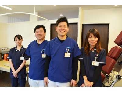 なか鍼灸接骨院(柔道整復師の求人)の写真:まるで家族のようなチームワークが自慢です!