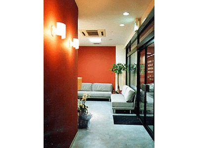 鈴木歯科医院の写真2枚目:患者様に落ち着いた時間をお過ごしいただけるよう配慮しています