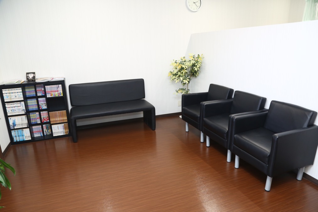 あいあい整骨院新保院（鍼灸師の求人）の写真2枚目：待合風景　みなみ院
