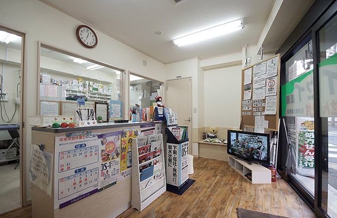 アイファ薬局日本橋久松町店（薬剤師の求人）の写真1枚目：店内の雰囲気も明るく、働きやすい職場です