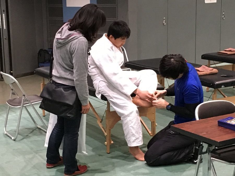 アヴィススポーツ扇町鍼灸整骨院（柔道整復師の求人）の写真5枚目：小学生柔道大会のボランティア活動