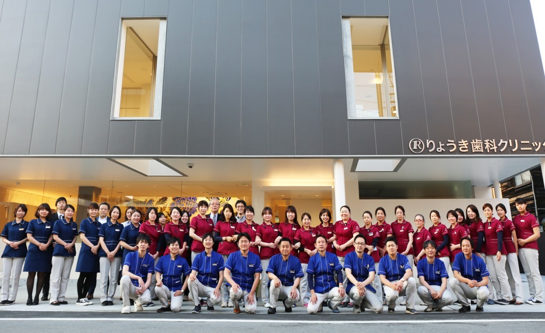 医療法人 誠仁会 りょうき歯科クリニック(歯科技工士の求人)の写真2枚目:スタッフ総勢90余名
