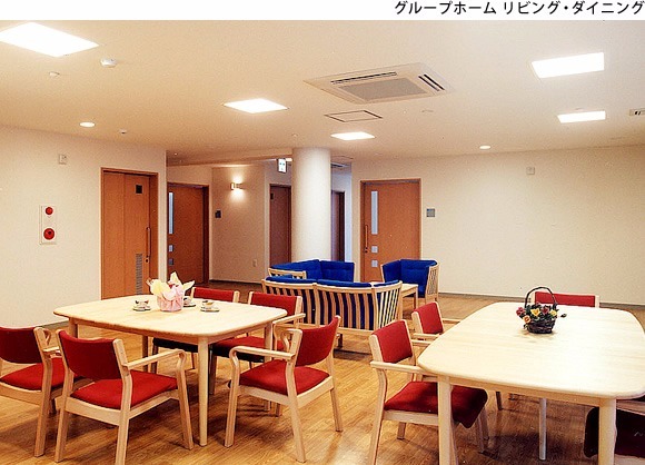アネシス西宮グループホームの写真2枚目：家庭的な雰囲気のリビングです