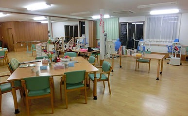 つきみ野かりんの写真2枚目：専門のセラピストによる臨床美術、音楽療法なども行っています