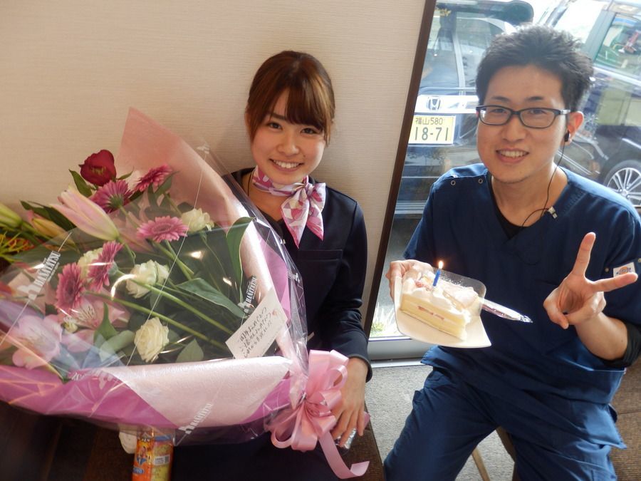 はやし歯科クリニック（歯科医師の求人）の写真6枚目：女性に優しい職場を目指しています.
産休育休の取得率100%.
職場復帰率も100%.