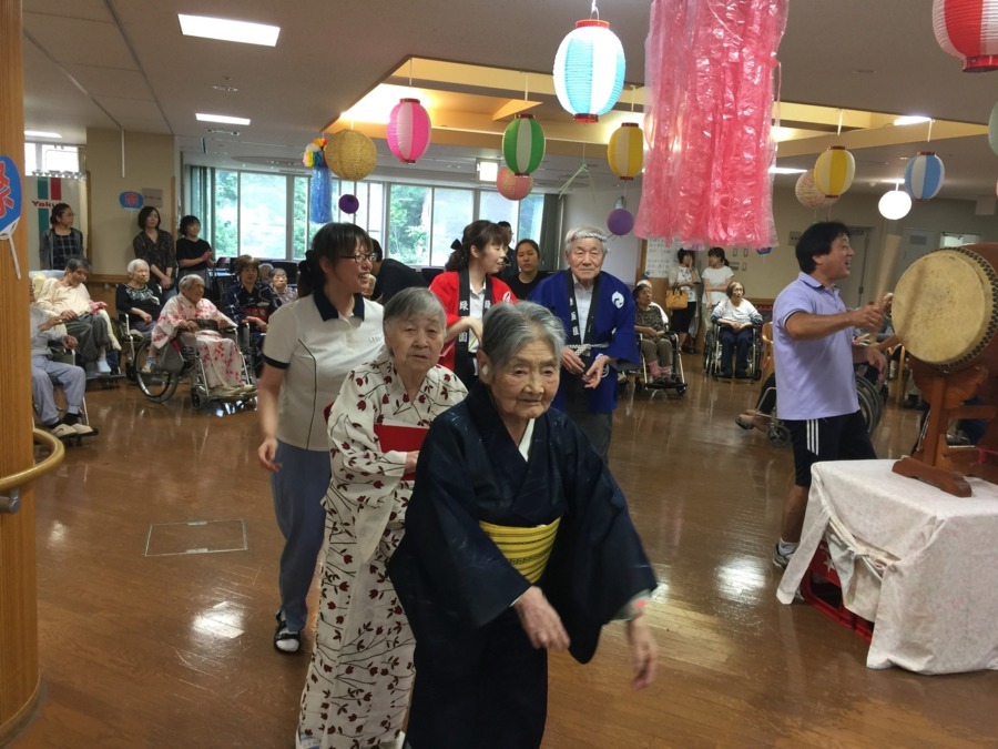 特別養護老人ホーム緑風園（介護職/ヘルパーの求人）の写真5枚目：盆踊り