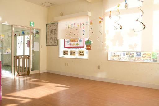 りとる保育園まぁ～るの写真3枚目：保育室は明るくあたたかい雰囲気