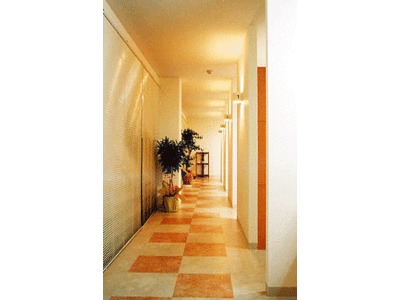 鈴木歯科医院の写真3枚目:各チェアーにパーティションを設けてあります 落ち着いて診療に臨んでいたでけます