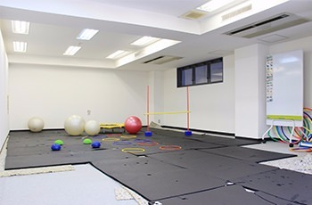 スポーツキッズらいぶりー元町(児童指導員の求人)の写真:「スポーツキッズらいぶりー2号店」はスポーツを通じ子どもたちの成長を育みます。