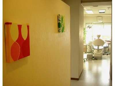 岩佐歯科クリニックの写真3枚目:院内はいつも明るく清潔です♪